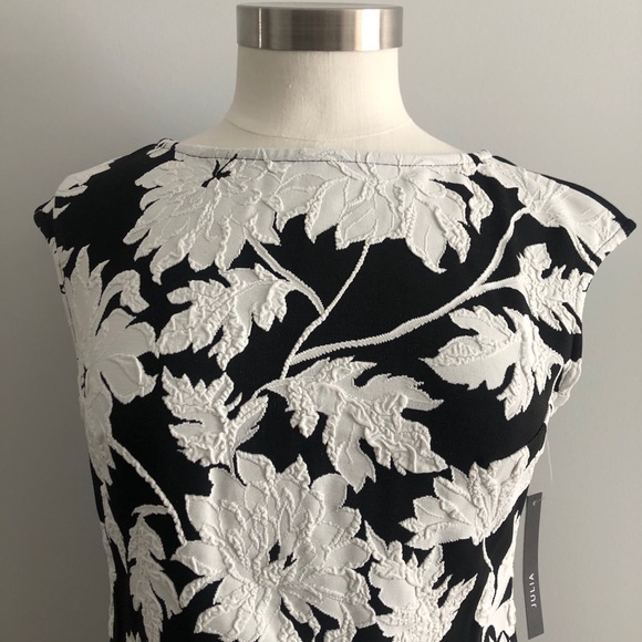 ✨NWT✨Julia Jordan Black and White Floral Dress - Picture 2 of 4